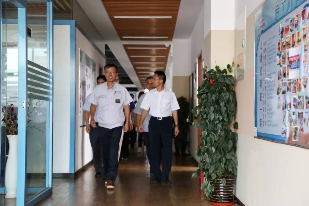 參觀辦公區(qū) 參觀辦公區(qū)