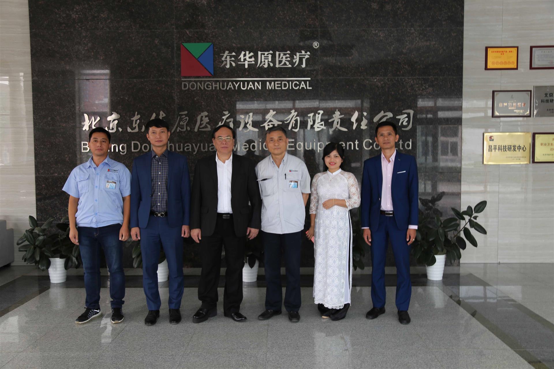 東華原醫(yī)療合影留念 東華原醫(yī)療合影留念